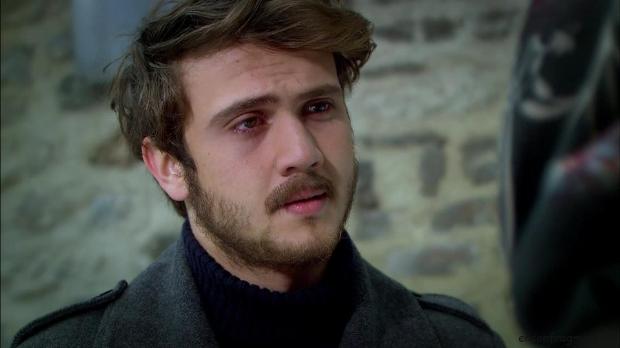 ARAS BULUT İYNEMLİ Yine kanımızın donduğu bir haber, yine tiksindirici, iğrenç, kelimelerin kifayetsiz kaldığı bir olay... Kadınla ilgili abuk subuk şeylerin söylendiği canım ülkem! Yüreğimiz sıkışıyor, anlatacak kelime isyan edicek cümleler bile gelmiyor artık aklına insanın... Allah ailesine sabır versin, mekanın cennet olsun...