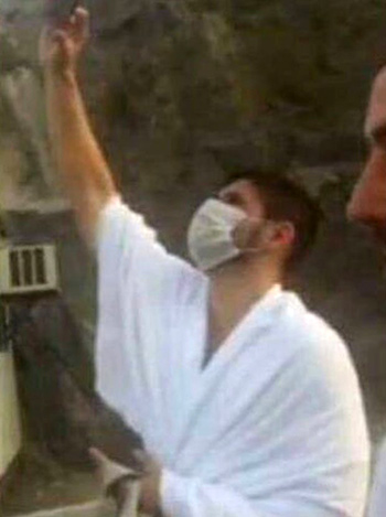 Tolgahan Sayışman ve Murat Yıldırım hac görevini tamamladı