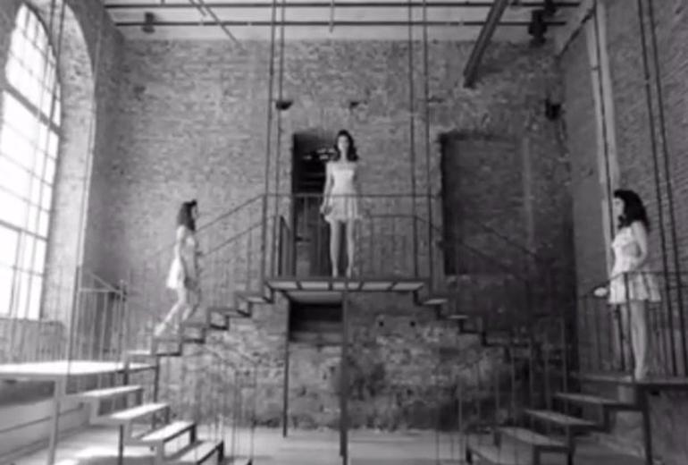 Beren Saat’in bebeği fuarda