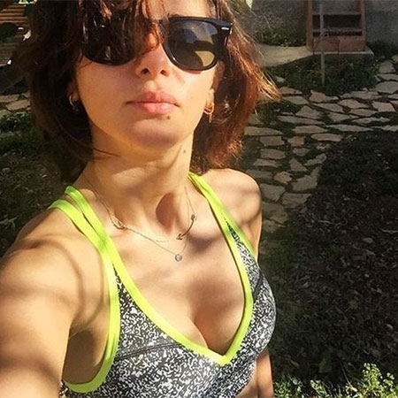 Üst üste koyunca boyumu aşan ödüllerim var, 10 tane sinema filmim var ama son bir senedir Instagram kullanmaya başladım ve insanlar beni Instagram fenomeni gibi algılıyor.