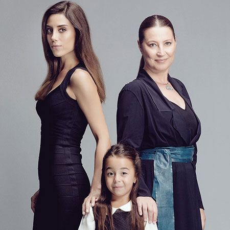 Vahide Perçin , Cansu Dere’nin uzun yıllar ayrı kaldığı annesini, Beren Gökyıldız ise Dere’nin evlat edinmek istediği küçük Tuğçe’yi canlandırıyor. 