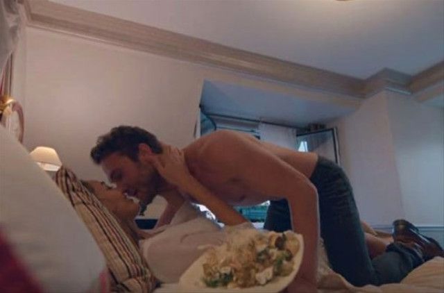 Çukur’daki ateşli sahneleri başını yaktı!