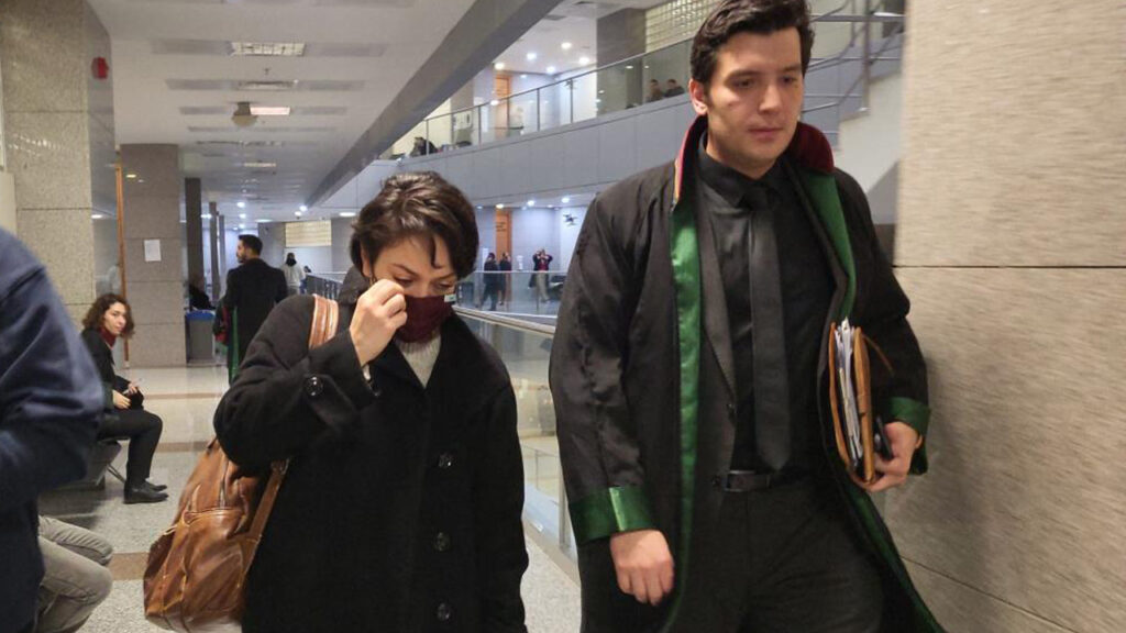 Ezgi Mola taciz davasında korku dolu anları anlattı! ‘Asansörde bir karaltı belirdi, bir baktım…’