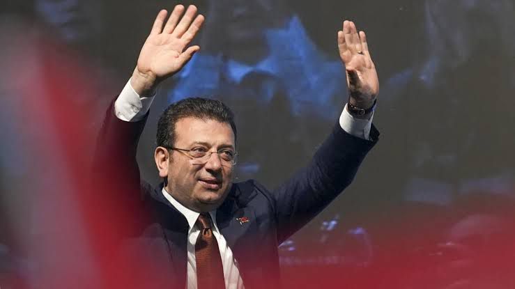 Ekrem İmamoğlu’nun Sivil Toplum Kuruluşlarındaki Rolü