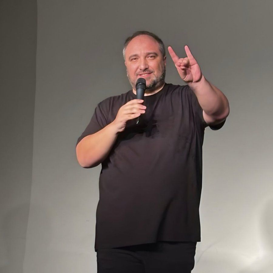 Komedyen Özgür Turhan, Meslektaşlarını Takipten Çıkararak Tartışma Yarattı