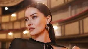Fahriye Evcen Ekranlara Geri Dönüyor! Afet Bambaşka Biri Dizisiyle Bambaşka Bir Hikâye Başlıyor
