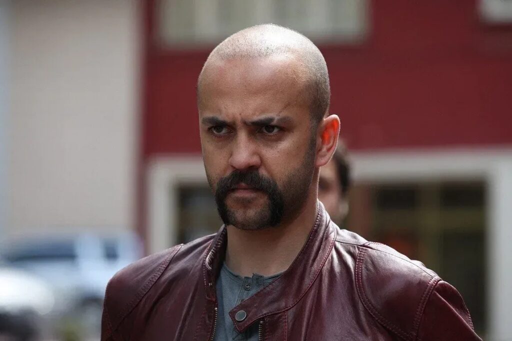 Sarp Akkaya, Bereketli Topraklar Dizisinin Kadrosuna Katıldı!