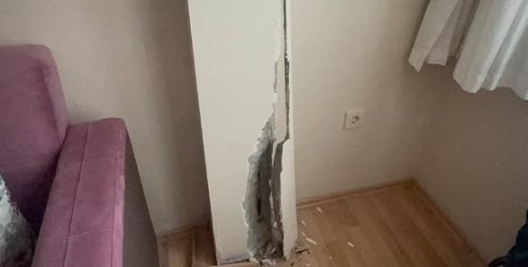 Darıca’da Kolonlarında Çatlak Tespit Edilen Bina Boşaltıldı