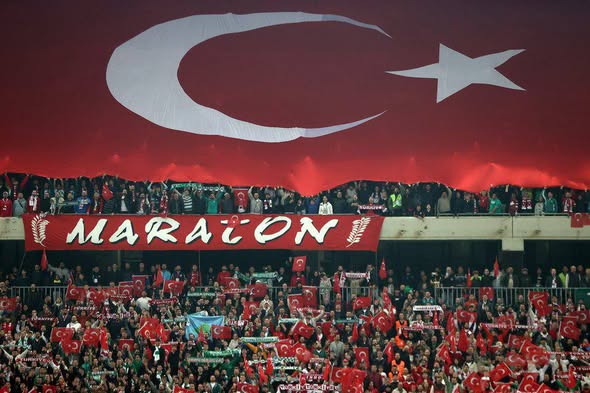 Hakan Çalhanoğlu: “Bu Atmosferi İtalya’da Görmedim, Kurtlar Vadisi Müziğiyle Tüylerim Diken Diken Oldu”