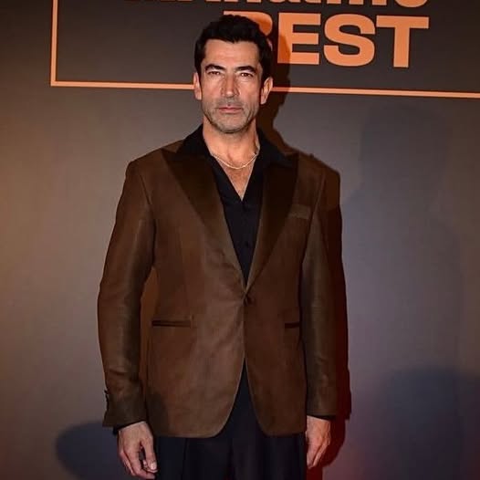 Kenan İmirzalıoğlu’ndan Botoks İddialarına Yanıt: “Maşallah Diyeceklerine Botokslu Diyorlar”