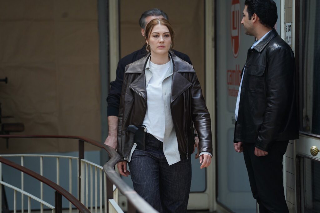 Son Kare dizisinin “Sare Komiser”i Burcu Özberk’ten ters köşe rol